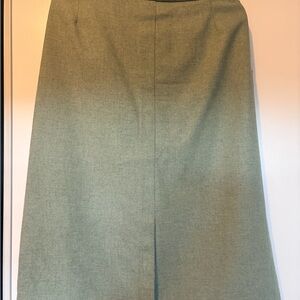 Chic Women's Wool Green Pencil Skirt - Made in Scotland